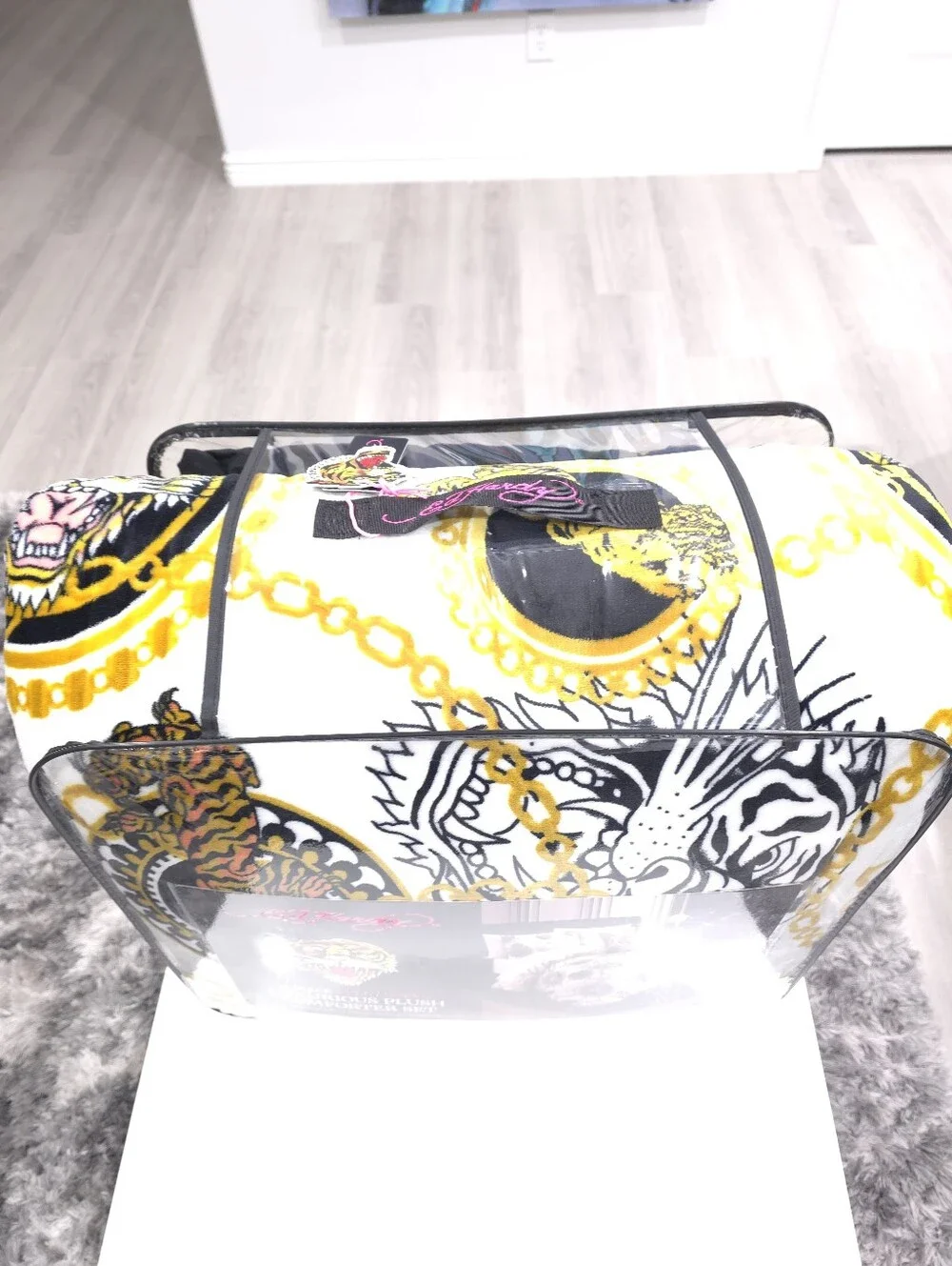 Ed Hardy Queen 4 Piece Luxurious Tiger Gold Chain Plush Comforter Set New